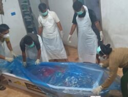 Polsek Tanah Jawa Tanggap Evakuasi Jasad Lansia Yang Ditemukan di Dalam Rumah