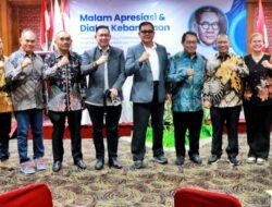 Bupati Simalungun Terima Penghargaan Sahabat Pers Indonesia dari SMSI