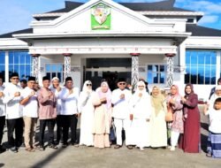 Bupati Simalungun laksanakan Laksanakan Sholat Idul Adha di Halaman Kantor Bupati
