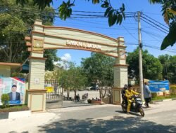 Karena Tidak Pakai Baju Hitam Putih Seorang Anak Dipulangkan Satpam SMK Negeri 5 Batam Saat Mendaftar Masuk Sekolah