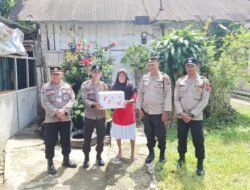 Sat Binmas Polres Pematangsiantar Sambangi Bagikan Bansos kepada Warga Membutuhkan