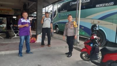 Sampaikan Pesan Kamtibmas dan Sosialisasi Call Center 110, Polsek Siantar Utara Sambangi Loket Bus