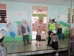 Mengenal Rambu Lalulintas Sejak Dini, Sat Lantas Polres Pematangsiantar Berikan Edukasi Kepada Anak TK Kemala Bhayangkari
