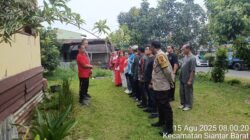 Jumat Bersih, Polsek Siantar Barati Gotong Royong Bersama Warga di Jalan Enggang