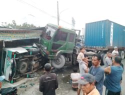 Polres Simalungun Tangani Kecelakaan Beruntun Dini Hari: Truk Tabrak Minibus dan Rumah Warga, 7 Korban Luka Ringan
