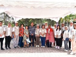 KERJASAMA DENGAN PEMKAB. SAMOSIR, YAYASAN GERAKAN PEREMPUAN PESISIR GELAR PENGOBATAN GRATIS