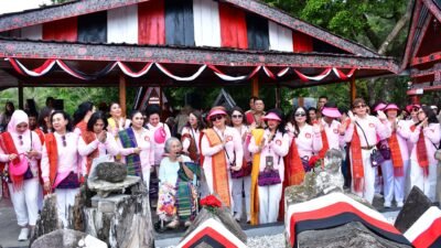 Makam Raja Sidabutar Direnovasi, Bupati Samosir Apresiasi Perhatian Keluarga Sabam Sirait