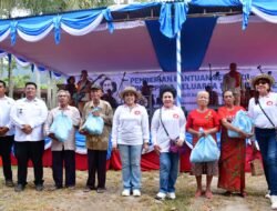 Keluarga Besar Sabam Sirait-Sondang Sidabutar Bagikan 500 Sembako Gratis Dan 1 Unit Bantuan Ambulance Kepada Masyarakat Samosir