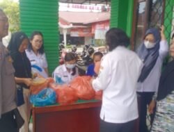 Polsek Siantar Martoba Sambangi Pembagian Bantuan Makanan Bagi Anak Stanting
