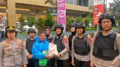 Tim Srikandi Polwan Polres Pematangsiantar Laksanakan Patroli Dialogis dan Sambangi Pengendara Ojek Online
