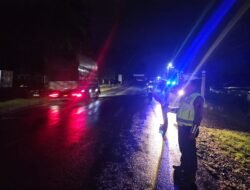 Sat Lantas Polres Simalungun Berikan Kenyamanan Berlalu Lintas Melalui Blue Light Patrol Antisipasi Pelanggaran dan Kejahatan Jalanan