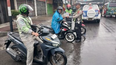 Sat Lantas Polres Pematangsiantar Laksanasakan Dikmas Lantas kepada Pengemudi Ojol