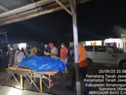 Polsek Tanah Jawa Evakuasi Mayat Tukang Becak, Diduga Meninggal Akibat Asam Lambung Akut