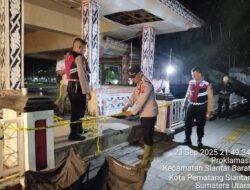 Curah Hujan Cukup Eksrim Disertai Angin Kencang, Polres Pematangsiantar Cepat Evakuasi Pohon Tumbang