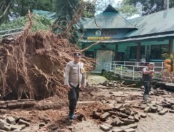 Polsek Siantar Barat Sampaikan Himbauan Kamtibmas, Pasca Pohon Tumbang dan Angin Kencang