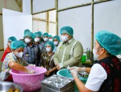 BUPATI SAMOSIR BERSAMA WABUP TINJAU SPPG, MBG BERJALAN LANCAR SESUAI PPROSEDUR