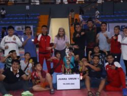 AKBP Sah Udur Sitinjak Serahkan Hadiah Kejuaraan Karate Cup 2025