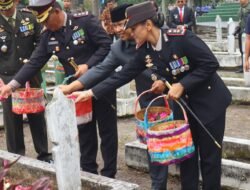 Sambut HUT TNI Ke 80 Tahun 2025, Kapolres Pematang Siantar Tabur Bunga Di Taman makam Pahlawan