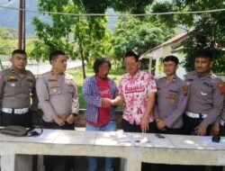 Polres Samosir Fasilitasi Mediasi Lakalantas Antara WNA Asal Amerika Serikat Dengan Warga Simanindo
