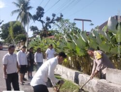 Ciptakan Lingkungan Bersih, Polsek Siantar Selatan Gotong Royong Bersama Masyarakat