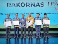 Bupati Simalungun Terima Piagam Penghargaan TPAKD Terbaik