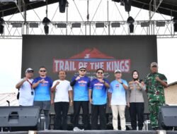 Wabup Samosir Serahkan Hadiah Juara Trail Of The King.