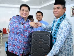 Bupati Samosir dan Wabup Berangkatkan Ibadah Rohani Dan Umroh Tokoh Agama Ke Yerusalem dan Mekah