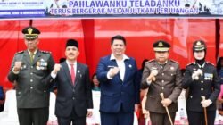 BUPATI SAMOSIR INSPEKTUR UPACARA HARI PAHLAWAN, KENANG JASA PAHLAWAN LEWAT ZIARAH TABUR BUNGA DI SIDAMDAM