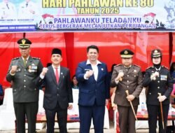 BUPATI SAMOSIR INSPEKTUR UPACARA HARI PAHLAWAN, KENANG JASA PAHLAWAN LEWAT ZIARAH TABUR BUNGA DI SIDAMDAM