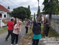 Polsek Siantar Barat Ikuti Gotong Royong di Jalan Penyabungan