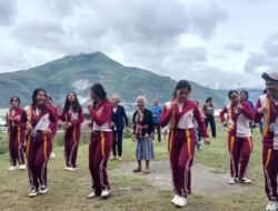 Senam Sehat Lansia Bersama Mahasiswa KKN Unika Medan Dan Bidan Desa di Bukit Panggung Desa Pardugul.