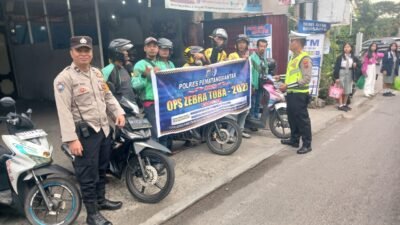 Bhabinkamtibmas Polsek Siantar Selatan Sosialisasi Ops Zebra Toba 2025 kepada Ojol