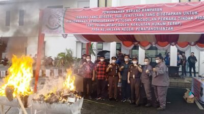 Polres Pematang Siantar Hadiri Pemusnahan Barang Bukti sudah Inkracht di Kantor Kejari