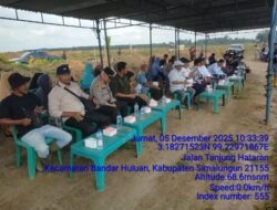 Respon Cepat dan Dekat dengan Masyarakat, Kapolsek Perdagangan Hadiri Penanaman Perdana Jagung di Lahan 72,5 H PTPN IV Bandar Betsy