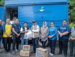 Bupati Simalungun, Dr H Anton Achmad Saragih Serahkan Bantuan Kemanusiaan Kepada Korban Bencana di Tapteng