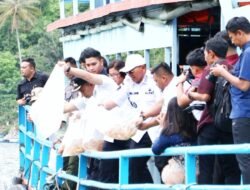 Bantu Peningkatan Hasil Tangkapan Nelayan Tradisional, Pemkab Simalungun Gelar Kegiatan Restocking di Danau Toba