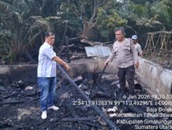 Respons Cepat Polsek Tanah Jawa Tangani Kebakaran Rumah Warga Lansia di Baja Dolok