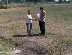 Bhabinkamtibmas Polsek Siantar Barat Serahkan Bantuan Bibit Jagung