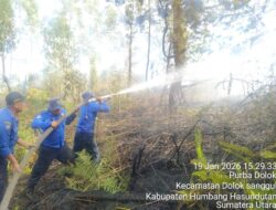 Damkar Humbahas Padamkan Kebakaran Lahan di Desa Purba Dolok, Masyarakat Diimbau Waspada