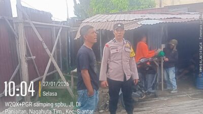 Sambangi Pekerja Bangunan, Bhabinkamtibmas Polsek Siantar Marihat Himbau Pakai Alat Pelindung