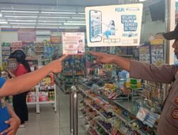 Polsek Siantar Timur Laksanakan Sambang Kamtibmas dan Tempel Stiker Call Center 110