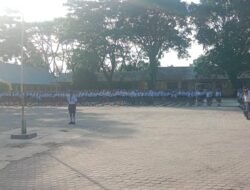 Beri Himbauan, Binmas Polres Pematangsiantar Pembina Upacara Bendera di SMP Negeri 3