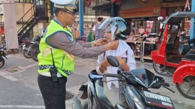 Ops Keselamatan Toba 2026, Sat Lantas Polres Pematangsiantar Sosialisasi kepada Pengendara Roda 2 