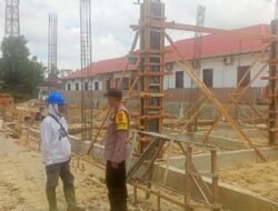 Bhabinkamtibmas Polsek Siantar Marihat Sampaikan Himbauan Kamtibmas kepada Pekerja Bangunan