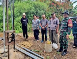Satgas TMMD Ke-127 Kodim 0207/Simalungun dan Warga Gotong Royong Bangun Sumur Bor di Nagori Dame Raya