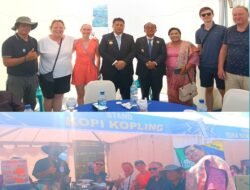 Dipandu Guide Lokal, Turis Belanda di HUT ke-22 Samosir Tersanjung Bertemu Bupati Vandiko Gultom dan Wabup Ariston Sidauruk, Guide Tanggapi Perayaan Hari Jadi.