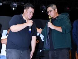 Perdana Manggung di Samosir, Pasha Ungu Puji Bupati Muda dan Energik Vandiko Timotius Gultom.