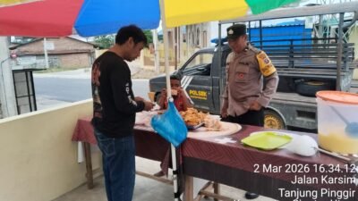 Bhabinkamtibmas Polsek Siantar Martoba Patroli Tempat Penjualan Takjil