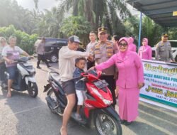 Polsek Siantar Timur dan Siantar Martoba Berbagi Takjil kepada Masyarakat