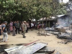 Rumah Kosong Ditinggal Kerja, Tiba-Tiba Terbakar! Kapolsek Bangun Langsung Turun ke TKP, Kerugian Capai Rp250 Juta
